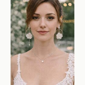 Parrure collier de dos et boucle d'oreilles fleurs et perles