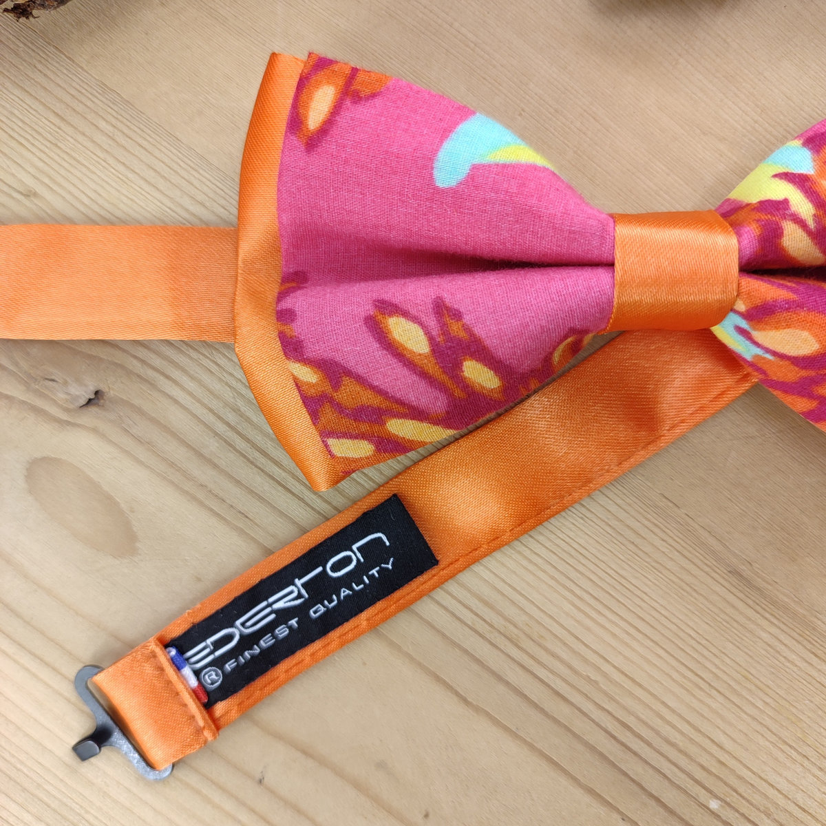 Nœud papillon orange et fuchsia