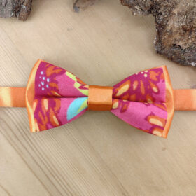 Noeud papillon Liberty fleuri orange et fuchsia pour enfant