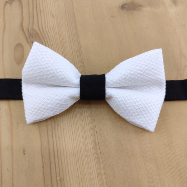 Noeud papillon blanc texturé