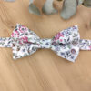 Noeud papillon double rose au feuillage vert sauge