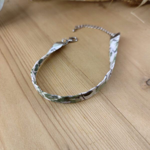 Bracelet Liberty vert sauge personnalisable – trèfle porte-bonheur argenté