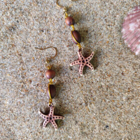 Boucles d'Oreilles Étoile de Mer en Résine & Perles Bois — Style Bohème Marin
