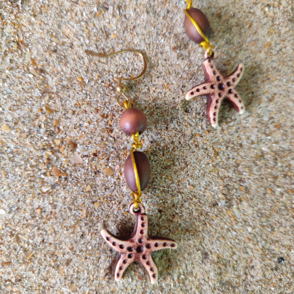 Boucles d'Oreilles Étoile de Mer en Résine & Perles Bois — Style Bohème Marin