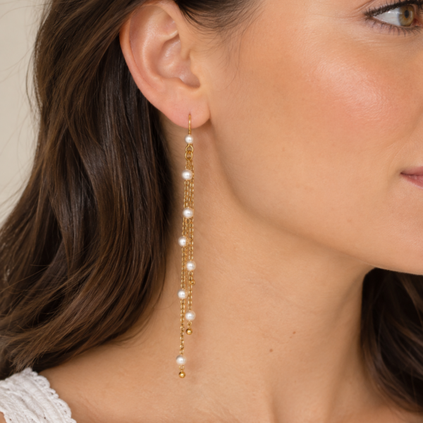 Alternative view of Boucles d'oreilles pendantes perles et chaîne et dorée