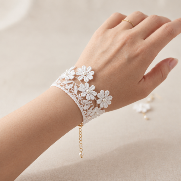 Bracelet dentelle blanche florale et perles nacrées