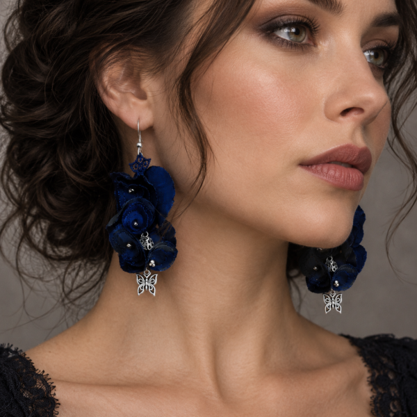 Boucles d'oreilles fleurs bleu marine avec papillons
