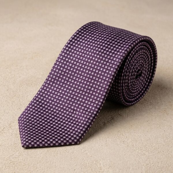 Cravate violette à motifs