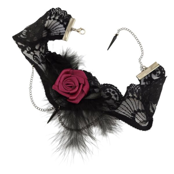 Alternative view of Choker en dentelle noire avec fleur prune et plumes – Collier ras du cou gothique romantique